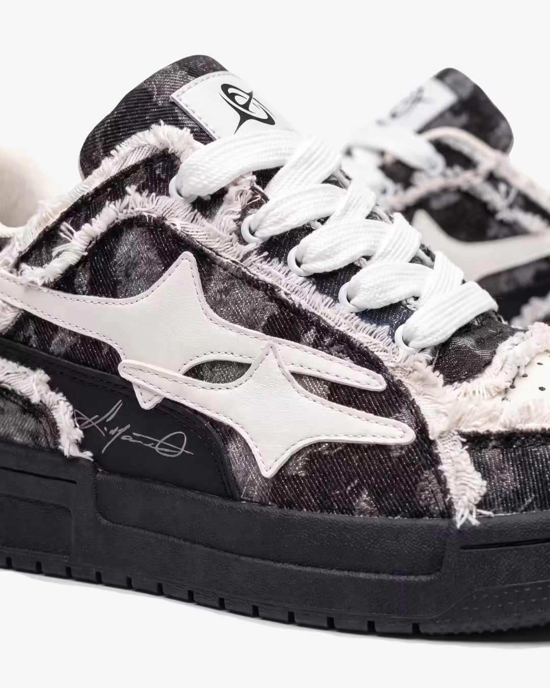 "AIRLINE" Black & White Sneakers