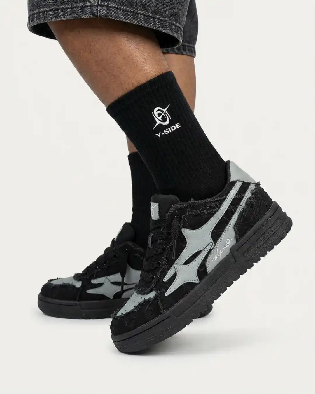 "CONFORM" Socks