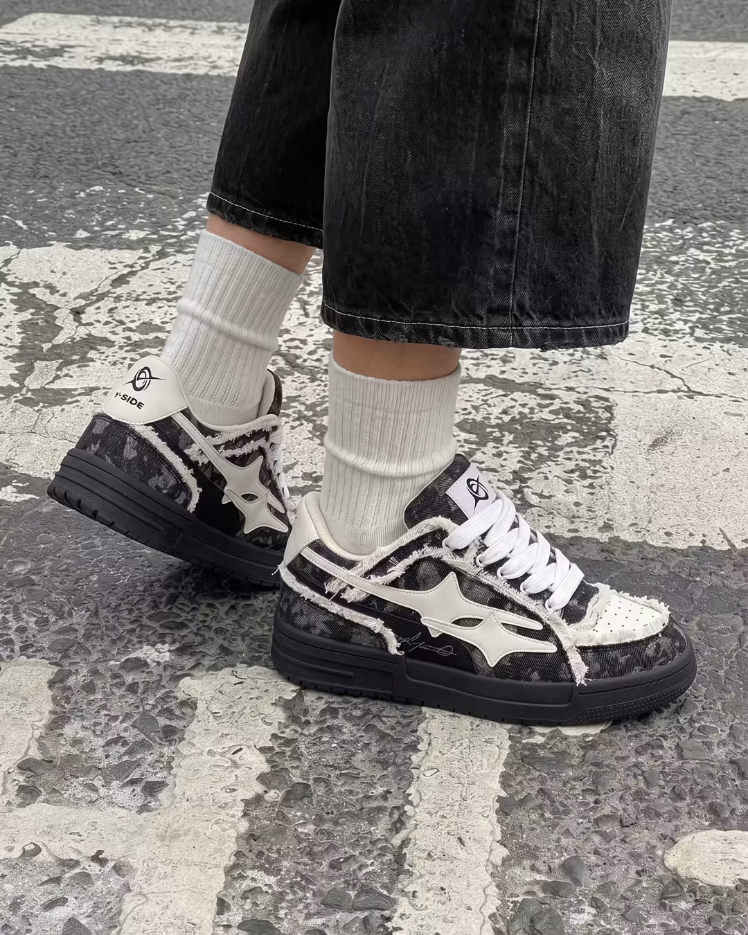 "AIRLINE" Black & White Sneakers